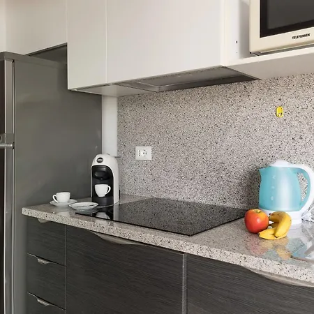 Chic Flat Just Steps From The Apartment
