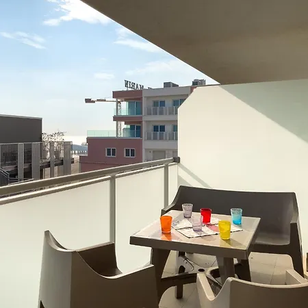 Chic Flat Just Steps From The Lignano Sabbiadoro